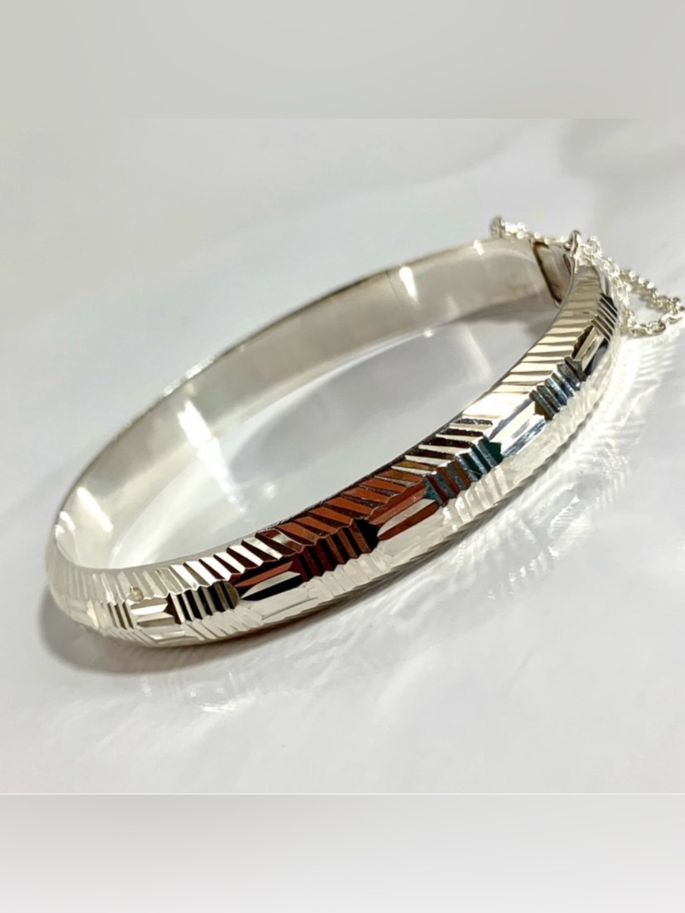925 Sterling Silver Diamond Cut Hinged Bangle Bracelet